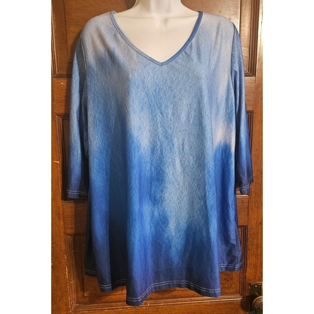 Woman's Blue Ombre Tie Dye V-neck Top